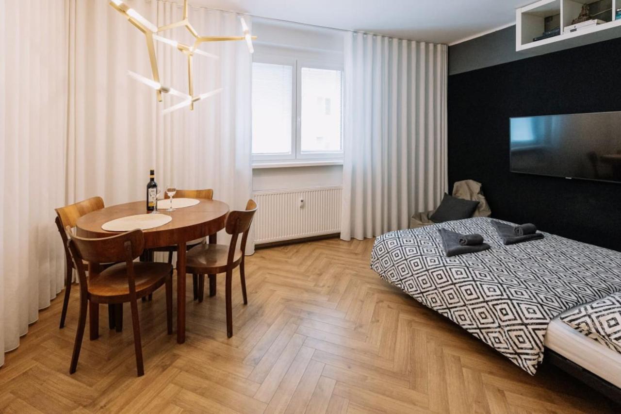 Stadiumside Studio Apartamento Bratislava Exterior foto